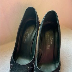 Donald Pliner  pointy pumps